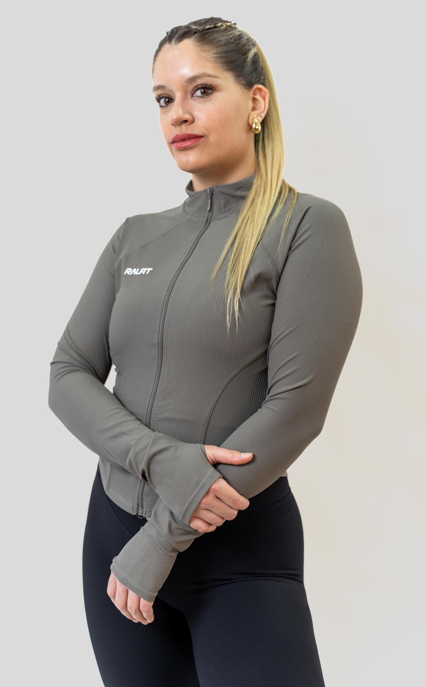 POLERON FITTED SIN CAPUCHA